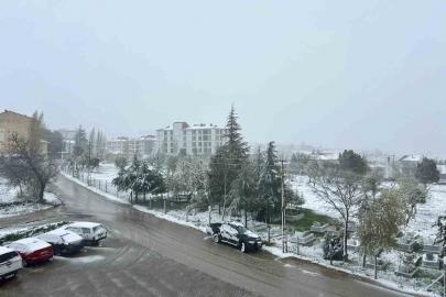 Eskişehir’in bazı ilçeleri güne beyaz örtüyle uyandı