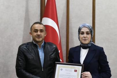 Eslem’i kurtaran dalgıç Kemal Ateş’e teşekkür belgesi