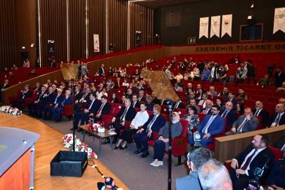 ESOGÜ Rektörü Prof. Dr. Kamil Çolak, Eskişehir Sempozyumu’nda Konuştu