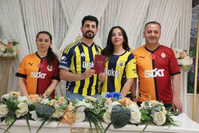 Ezeli rekabet nikah salonunda dostluğa dönüştü