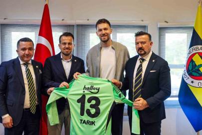 Fenerbahçe, Tarık Çetin ile 3 yıllık sözleşme imzaladı