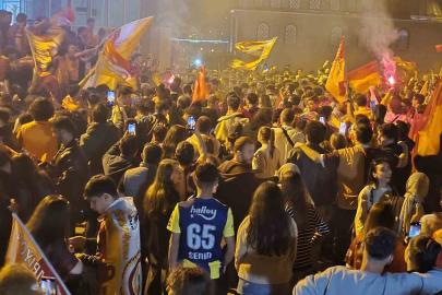 Fenerbahçeli taraftarlar da Galatasaraylıları yalnız bırakmadı