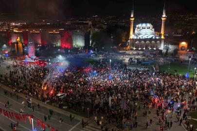 Galatasaray taraftarları Kayseri’de şampiyonluğu kutladı