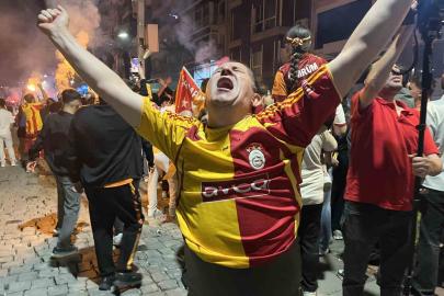 Galatasaray’ın şampiyonluğu İzmir’de coşkuyla kutlandı