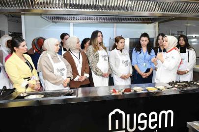 Gaziantep’te ‘ebe gebe el ele’ vererek pirpirim aşı yaptı