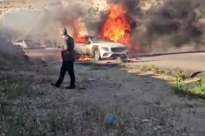 Gaziantep’te seyir halindeki lüks otomobil alev alev yandı