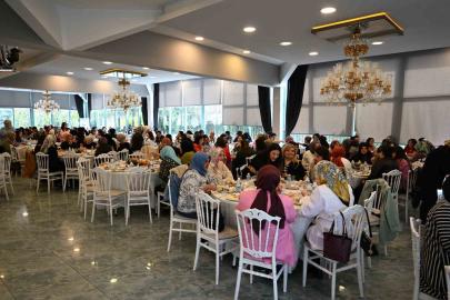 Gaziosmanpaşa’da Anneler Günü buluşması: Kadın personel kahvaltı programında bir araya geldi