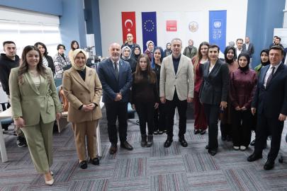 Gençler için Dijital Gençlik Merkezi açıldı
