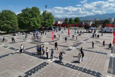 Gençler spor alanlarında kıyasıya rekabet etti