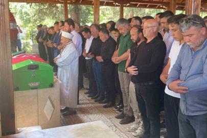 Girdiği denizde hayatını kaybeden genç hakem son yolculuğuna uğurlandı