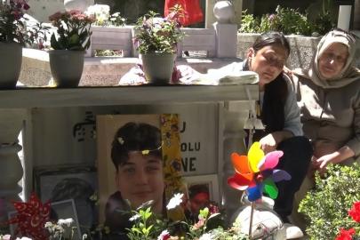 Gülhan Ünlü oğlu Atlas’ın mezarı başında gözyaşlarını tutamadı: "Atlas’sız ikinci bayramımız, acımız gün gün katbekat artıyor"
