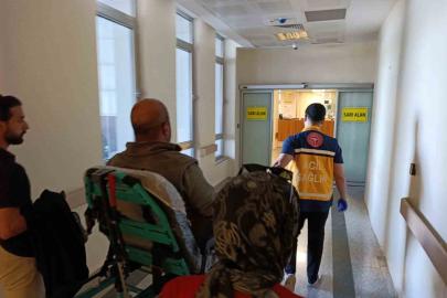 Hafif ticari araç ile motosiklet çarpıştı: 1 yaralı