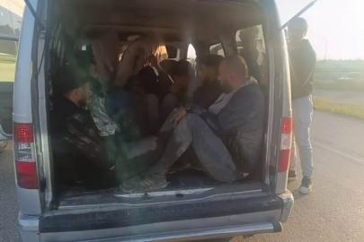 Hafif ticari araca 10 göçmen sığdıran insan tacirine 100 bin TL ceza