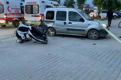 Hafif ticari araçla çarpışan motosikletteki 2 kişi yaralandı