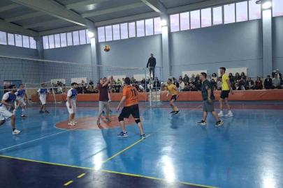 Hisarcık’ta kurumlararası voleybol turnuvasında Devlet Hastanesi şampiyon oldu