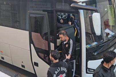 İBB’ye yönelik son dalga operasyonunda gözaltına alınan 12 kişi sağlık kontrolünden geçirildi
