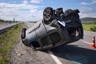 Isparta’da otomobil kamyonete arkadan çarptı: 8 yaralı