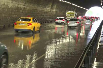 İstanbul güne sağanak yağışla başladı: Maltepe’de Altıntepe Tüneli’ni su bastı
