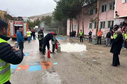 İtfaiyeden öğrencilere yangın eğitimi