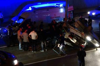 Kahramanmaraş’ta otomobil direğe çarptı: 1’i ağır 3 yaralı