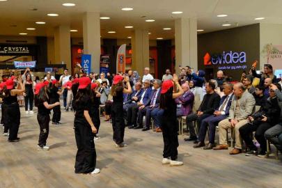 Kansere karşı sesler yükseldi: Sağlık, eğitim ve sanat tek çatı altında buluştu