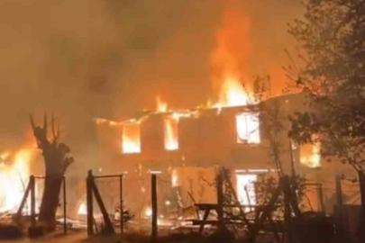 Karabük’te korkutan yangın : 2 ev ve samanlık kül oldu