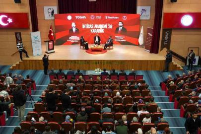 Kasapoğlu, Karabük Üniversitesinde gençlerle buluştu
