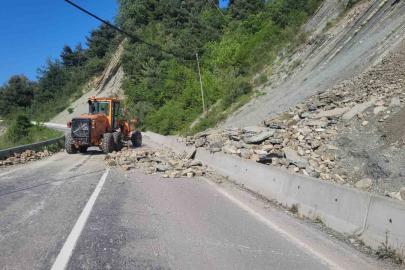 Kastamonu’da heyelan nedeniyle kara yolu ulaşıma kapandı