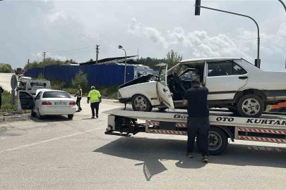 Kastamonu’da iki otomobil kavşak içerisinde çarpıştı: 8 yaralı