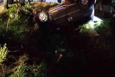 Kastamonu’da köpeğe çarpan otomobil kanala uçtu: 2 yaralı