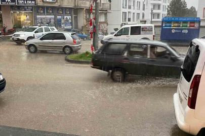 Kavak’ta sağanak yağış