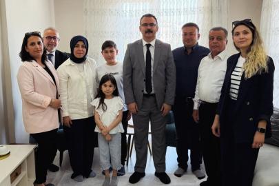 Kaymakam Ateş, öğrencilerin evine konuk oldu