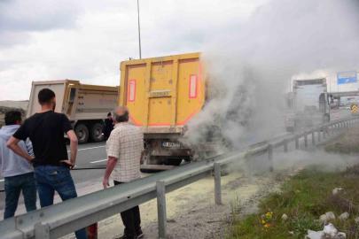 Kayseri’de tırın lastiklerinde çıkan yangın büyümeden söndürüldü