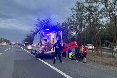 Kaza sonrası trafik güvenliğini sağlayan polise otomobil çarptı