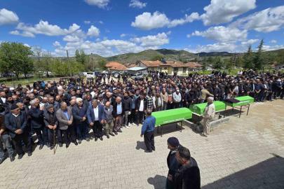 Kazada hayatını kaybeden 2 öğrenci ve servis sürücüsü defnedildi
