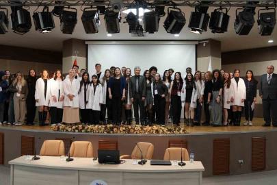 KBÜ’de kimya öğrencileri için önlük giyme töreni düzenlendi