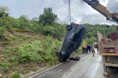 Kemaliye’de yağış nedeniyle araç takla attı