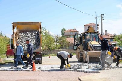 Kırıkkale’de kilit parke ve asfalt çalışmaları sürüyor