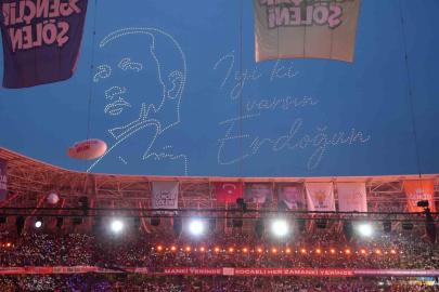 Kocaeli semalarında dronlarla "AK Parti" ve "Cumhurbaşkanı Erdoğan" koreografisi