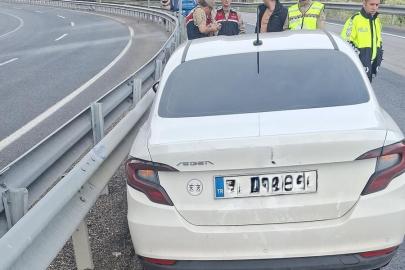 Kontrolden çıkan otomobil bariyere çarptı