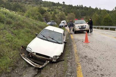 Kontrolden çıkan otomobil şarampole çarptı: 3 yaralı