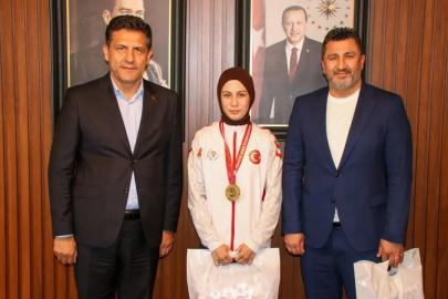 Kozanlı boksör Azranur, Gençler Olimpiyatları’nda Türkiye’yi temsil edecek