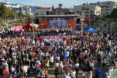 Marmaris’te Latin rüzgarı başladı