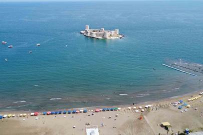 Mersin sahilleri 9 günlük tatili fırsat bilen aileleri ağırlamaya başladı