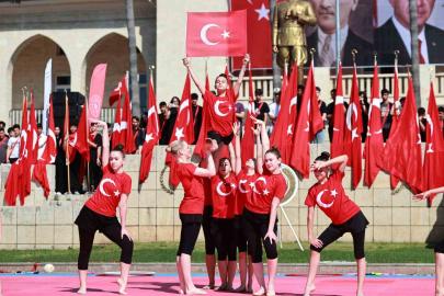 Mersin’de Gençlik Bayramı renkli gösterilerle kutlandı