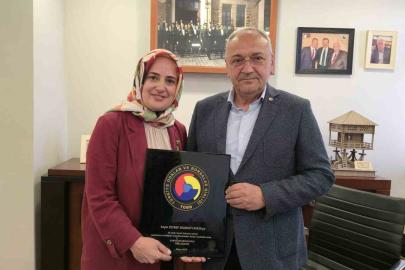 Mesleğinde 30 yılı doldurdu, plaketini Cumhurbaşkanı Erdoğan’ın elinden aldı