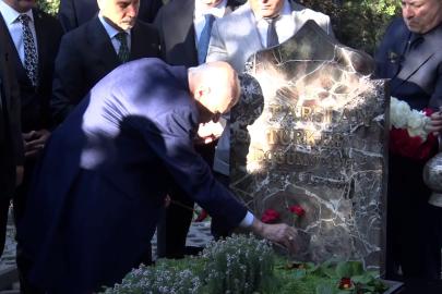MHP lideri Bahçeli, Merhum Türkeş’in kabrini ziyaret etti