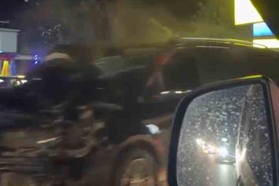 Minibüsle çarpışan motosikletli ağır yaralandı