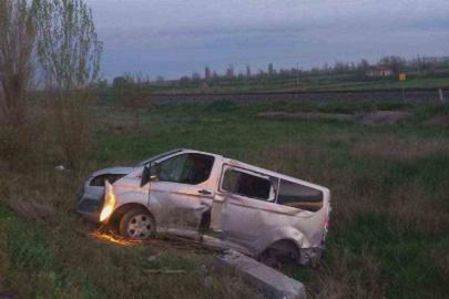Minibüsle otomobil çarpıştı: 6 yaralı