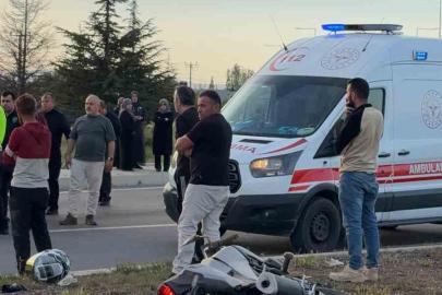 Motorsiklet devrildi, sürücü ağır yaralandı